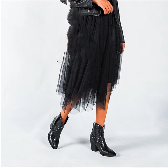 PREORDER! Studded Animal Print Western Booties - Picture 3 of 6